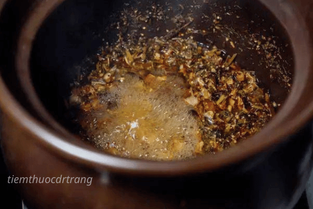 Gộp nước thuốc khi sắc thuốc bắc