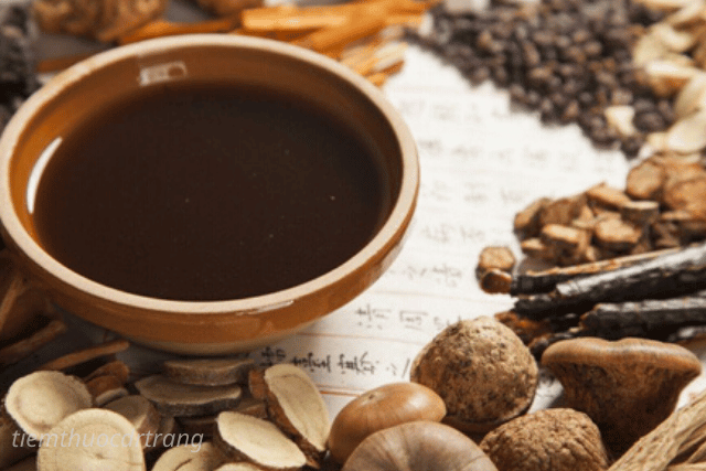 Khi uống thuốc Bắc cần kiêng gì? 12 điều quan trọng để thuốc phát huy hiệu quả